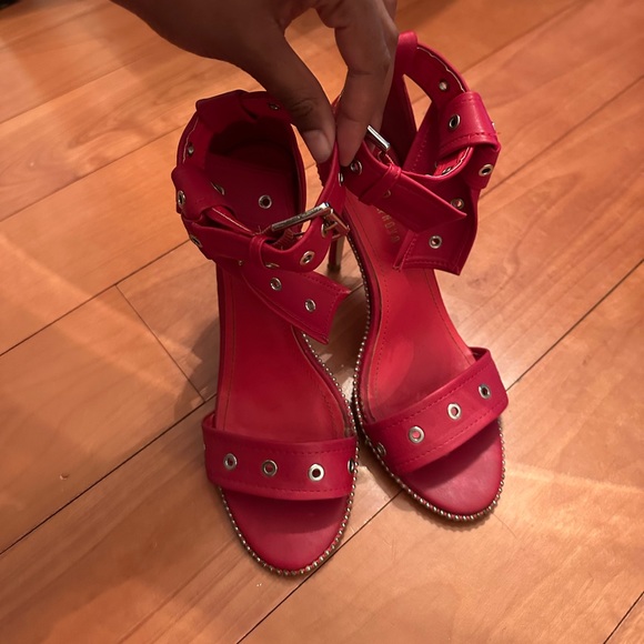 Red Heels - Picture 4 of 5